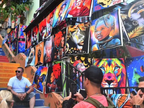 Del miedo al mural: La Comuna 13 de Medellín, un lienzo vivo que no olvida su pasado | Regiones | Economía