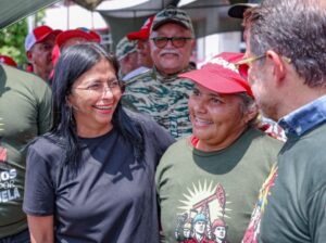 Delcy Rodríguez pidió a los «halcones del norte» que «lo tomen con calma y no se atrevan»