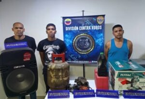 Detienen a tres de banda de roba casas