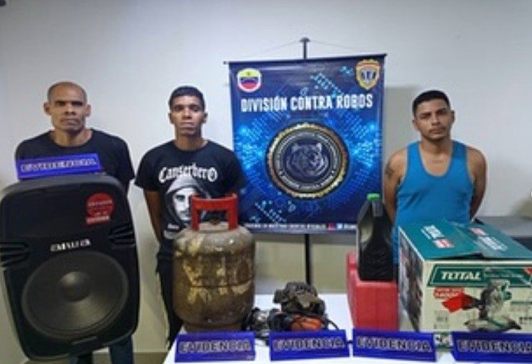 Detienen a tres de banda de roba casas