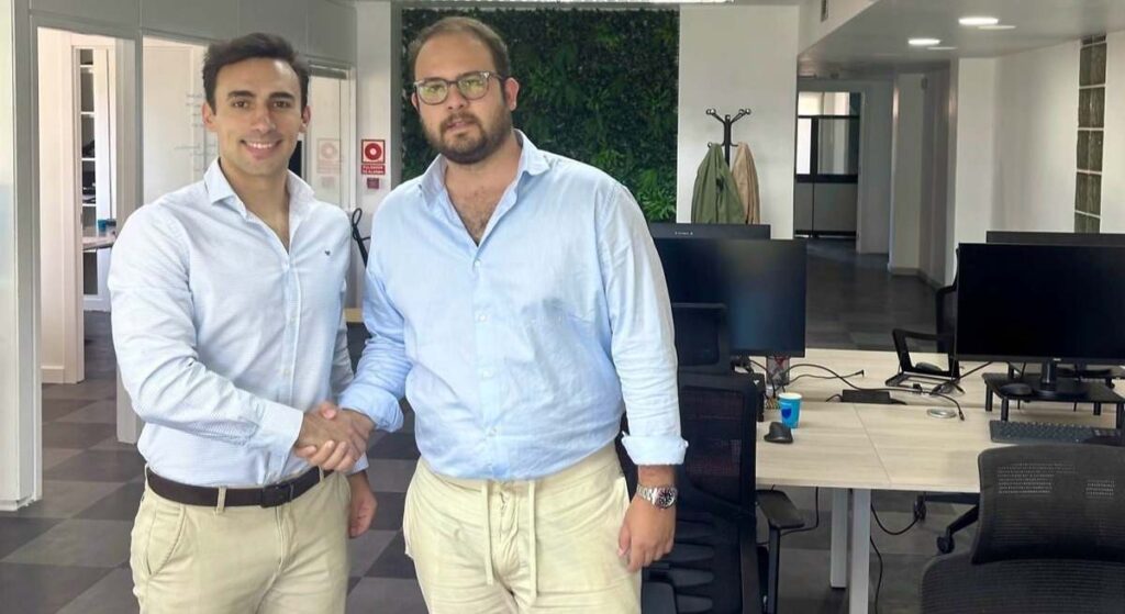 Deveco IT se alía con Edsyn para democratizar la IA y acercarla a las pymes