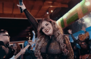 Diveana le rinde un emotivo tributo al legendario Rubby Pérez