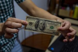 Dólar BCV sigue en alza y quedó a nada de superar un nuevo hito
