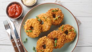 Donuts salados de pollo, patata y queso: el bocado más original
