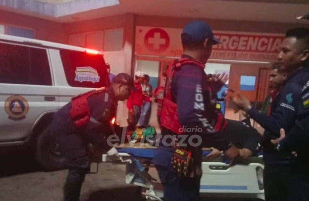 Dos motorizados derraparon en la carretera nacional El Tigre - Ciudad Bolívar la noche del lunes 18Ago