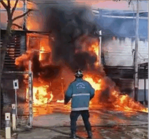 Dos personas murieron en incendio de empresa de pinturas en Los Guayos