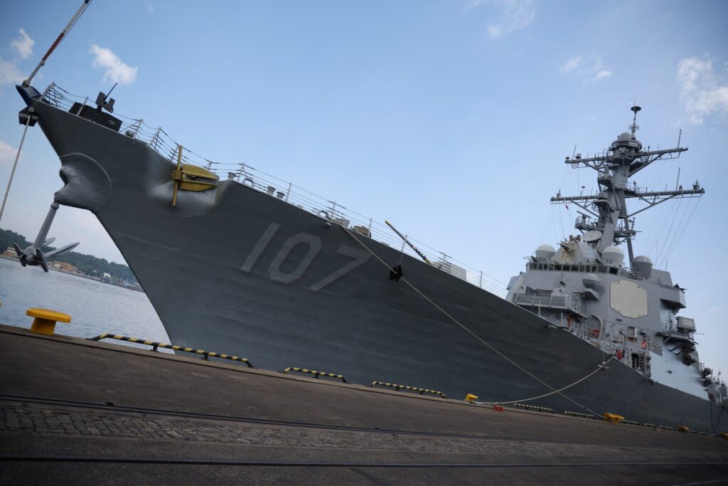 EE.UU. despliega flota naval frente a Venezuela