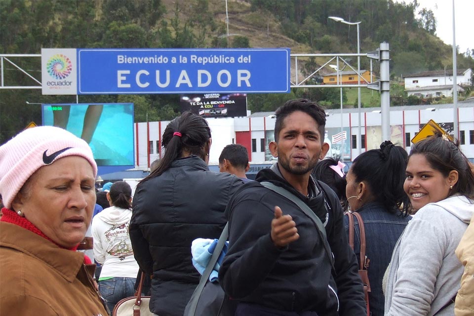 Ecuador exigirá visa de transeúnte a venezolanos y otros 39 países