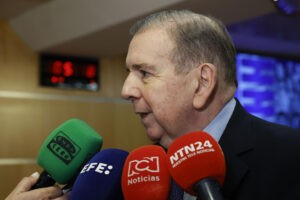 Edmundo González reconoció la trayectoria del diario El Nacional en su aniversario
