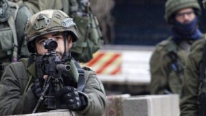 El Ejército israelí realiza las peores redadas militares en meses en la Cisjordania ocupada | elperiodico.com