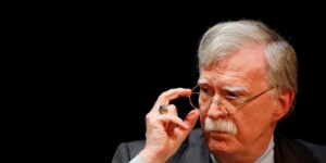 El FBI registra el domicilio del exasesor de seguridad nacional de Trump