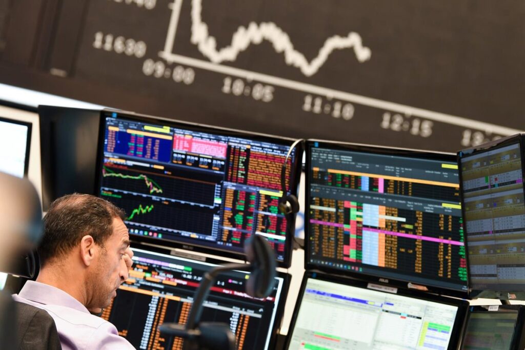 El Ibex 35 cierra por encima de los 15.000 puntos por primera vez en 18 años