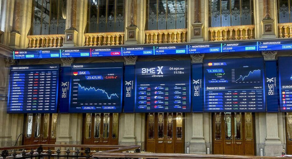 El Ibex 35 tantea los 15.300 puntos tras subir más de un 6% en apenas 15 días
