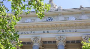 El Ibex apunta a cerrar la semana de máximos por encima de los 14.700 puntos y acumula una revalorización del 5%
