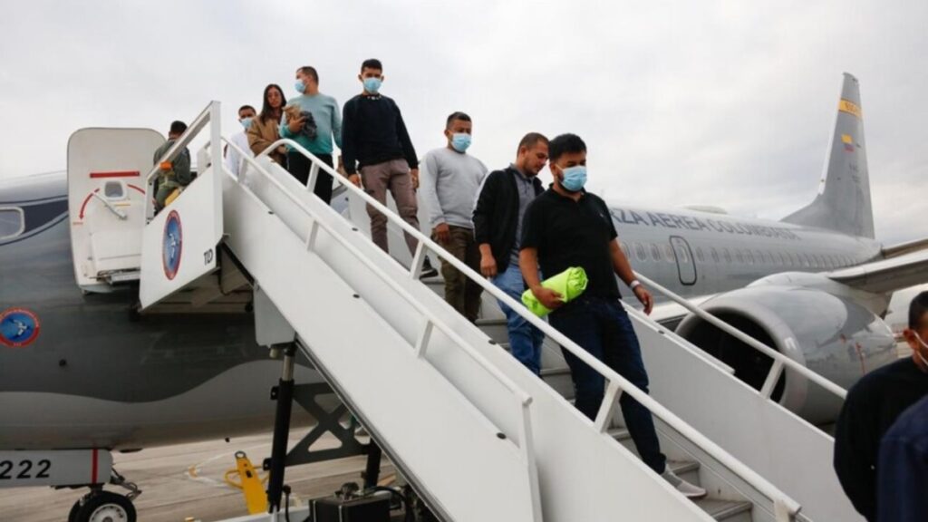 El País de España | La maquinaria de Estados Unidos para encontrar terceros países a donde deportar migrantes coge impulso - AlbertoNews