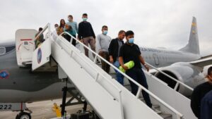 El País de España | La maquinaria de Estados Unidos para encontrar terceros países a donde deportar migrantes coge impulso – AlbertoNews