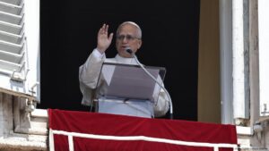El Papa pide no ignorar «el deseo universal de paz» – DW – 10/08/2025