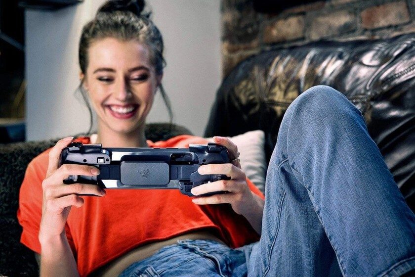 El Razer Kishi es el accesorio ideal para disfrutar de tus juegos en la nube desde tu propio teléfono móvil