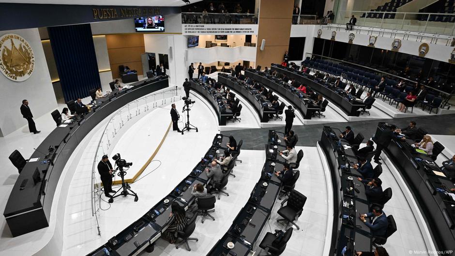 El Salvador prolonga detención sin juicio de pandilleros – DW – 15/08/2025