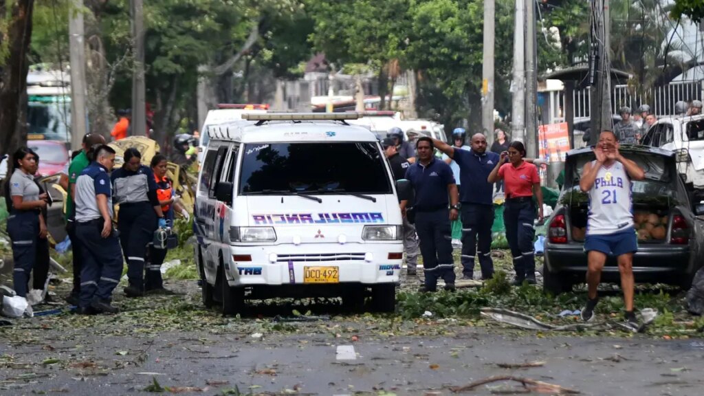 'El camión bomba me chocó y me embistió antes de la explosión'