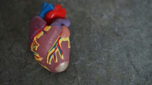 El tratamiento para los infartos no ayuda a todos los pacientes y perjudica a las mujeres