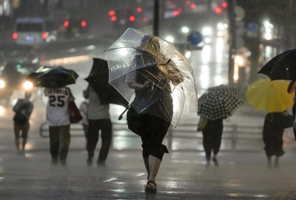 Emiten orden de evacuación en costas de Japón por lluvias torrenciales aún en ola de calor - AlbertoNews