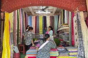 Entran en vigor los aranceles adicionales de EE.UU. a India por compra de crudo ruso