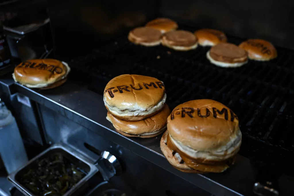 Es dueño de una cadena de "Hamburguesas Trump", pero fue detenido por ICE y enfrenta la deportación - AlbertoNews