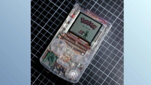 Esta Game Boy Color transparente enamorará a los fans de la mítica consola de Nintendo