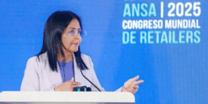 ‘Está encerrada como cucaracha pensando cómo instalar bombas’