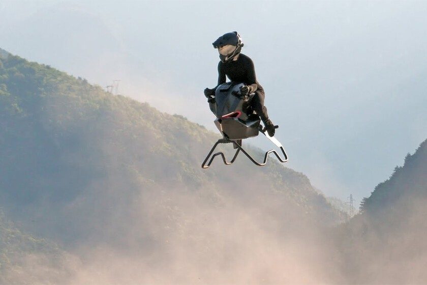 Esta moto voladora que parece sacada de 'Star Wars' alcanza los 200 km/h y ya se puede comprar. El "puede" va entre comillas