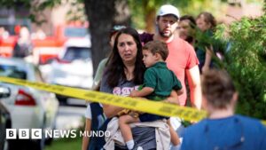 «Estaban rezando»: 2 niños muertos y otras 17 personas heridas en un tiroteo en una escuela católica de EE.UU.