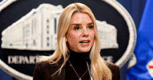 Estados Unidos ofrece recompensa de 50 millones de dólares por la cabeza del gobierno al que le compra petróleo – El Chigüire Bipolar