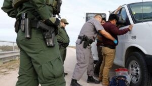 Estados Unidos revisa a más de 55 millones de personas con visas válidas por posibles infracciones | elperiodico.com