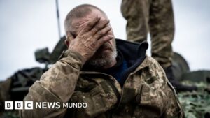 Excluidos de las conversaciones en Alaska entre Trump y Putin, los ucranianos exhaustos temen una paz injusta