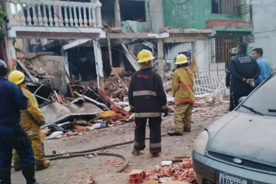 Explosión de vivienda en Anzoátegui deja 12 personas heridas: investigan fuga de gas