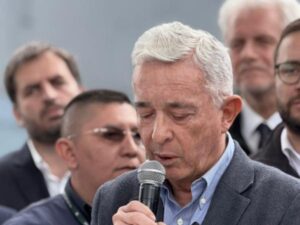 Expresidente Álvaro Uribe llegó a Bogotá para rendir homenaje a Miguel Uribe Turbay | Gobierno | Economía
