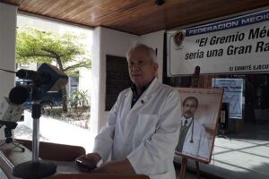 FMV advierte suspensión de médicos que incurran en «comercio publicitario de la salud»