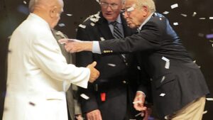 Fallece a los 97 años el astronauta Jim Lovell, origen de «Houston, tenemos un problema»