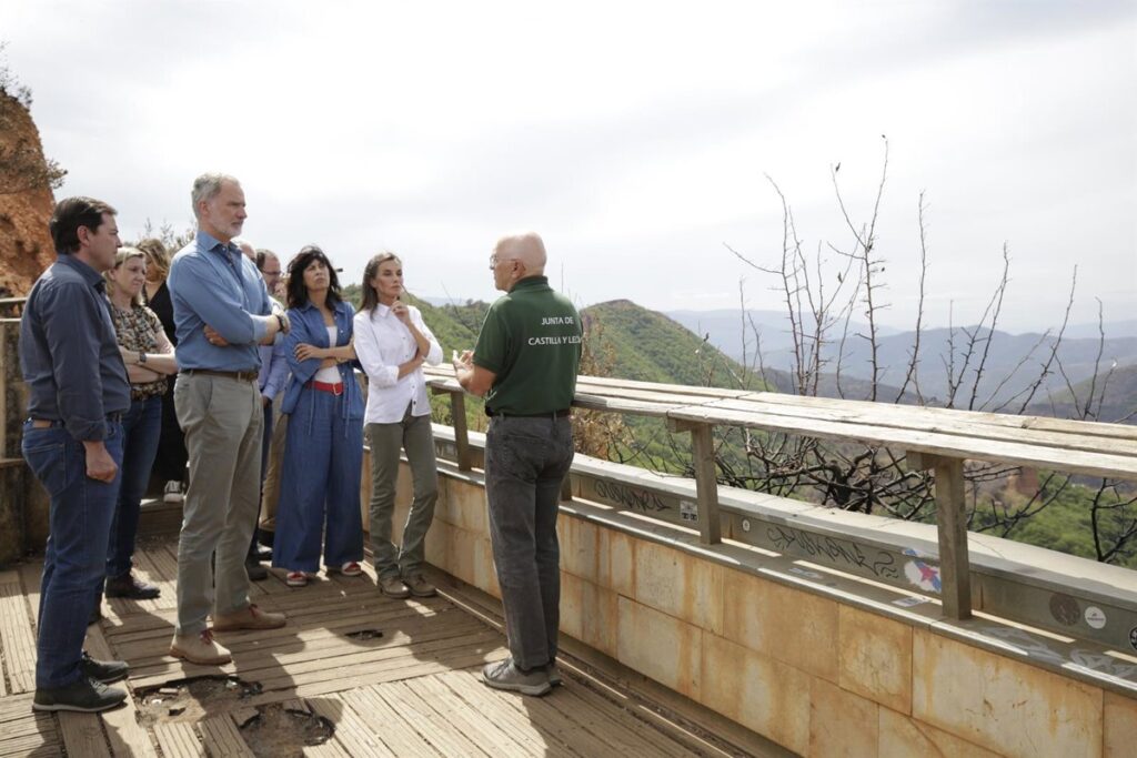 Felipe VI, "desolado" tras ver la "dimensión de la tragedia" del incendio en Las Médulas: "Hay mucho que hacer"