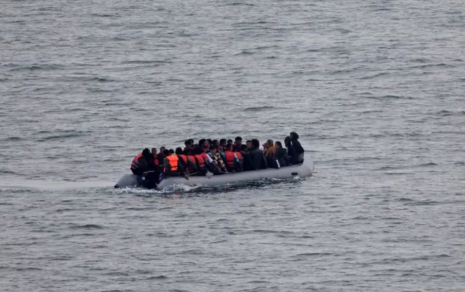 Francia rescata en un día a 111 migrantes que intentaban llegar a Inglaterra en patera - AlbertoNews