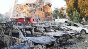 GUERRA RUSIA-UCRANIA | Al menos tres muertos y una veintena de heridos en una oleada de ataques de Rusia sobre Kiev | elperiodico.com