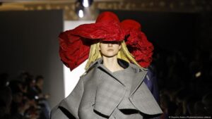 Gucci, Dior y Louis Vuitton se enfrentan a crisis de ventas – DW – 19/08/2025