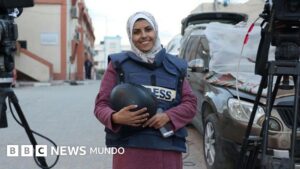 «Hazme sentir orgullosa»: el mensaje a su hijo de una reportera del grupo de periodistas a los que mató un doble ataque de Israel al hospital Nasser en Gaza