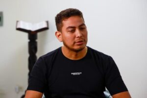 Hombre sin trabajo halló 7 mil dólares y su gesto le valió el aplauso de todos
