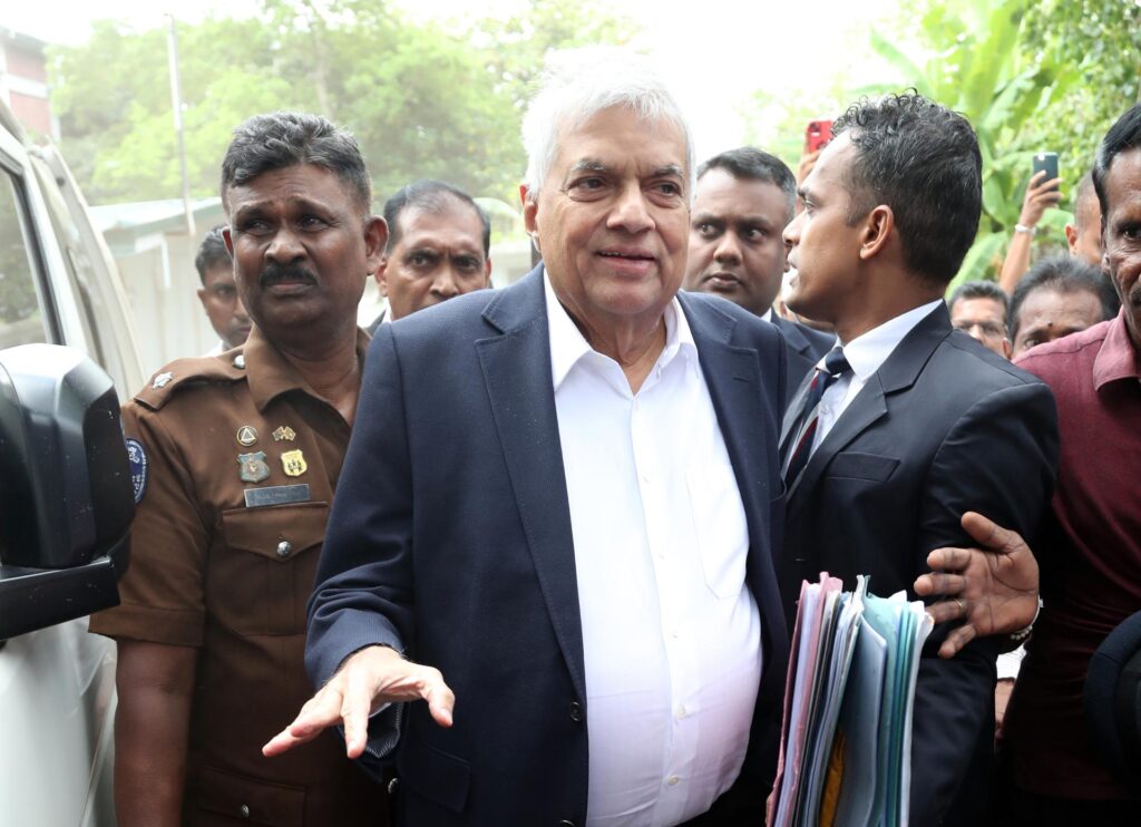 Hospitalizan al expresidente de Sri Lanka un día después de su arresto