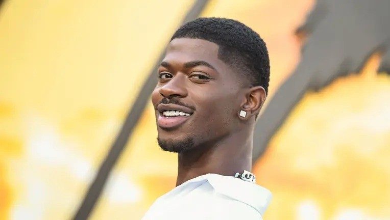 Hospitalizan al rapero Lil Nas X por posible sobredosis y tras enfrentarse a la policía - AlbertoNews