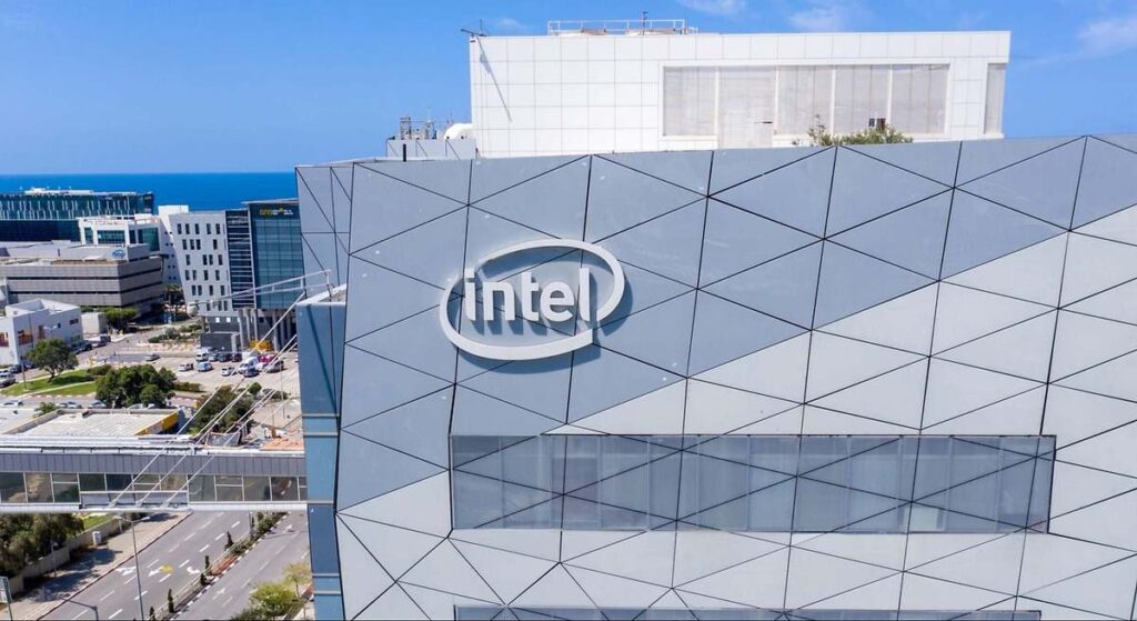 Intel advierte riesgos y teme reacciones adversas para su negocio después de que EEUU comprara el 10% de la empresa