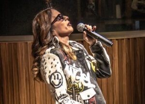 Irazú encendió el Hard Rock Café con su tour «Después del Fuego»