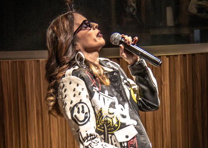 Irazú encendió el Hard Rock Café con su tour "Después del Fuego"